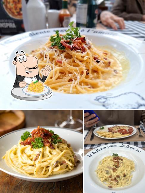 Espaguete carbonara em Pecorino Bar & Trattoria Balneário Shopping