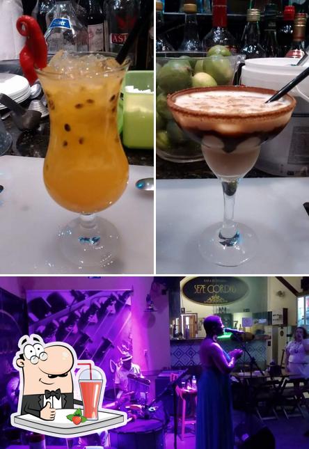 Venha provar diversos drinques disponíveis no Bar e Petiscaria SE7E CORDAS