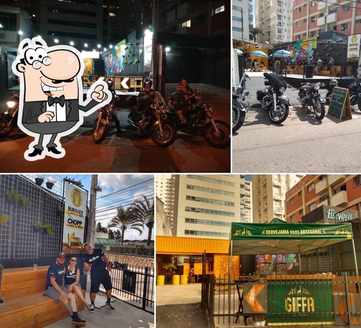 O exterior do Revolution Burguer & Chopp - Jundiaí