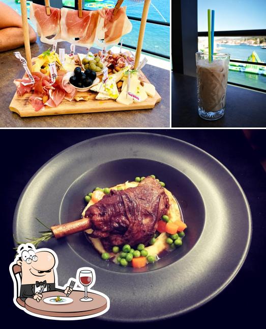 La immagine di cibo e bevanda da Triton Restaurant and Lounge Bar