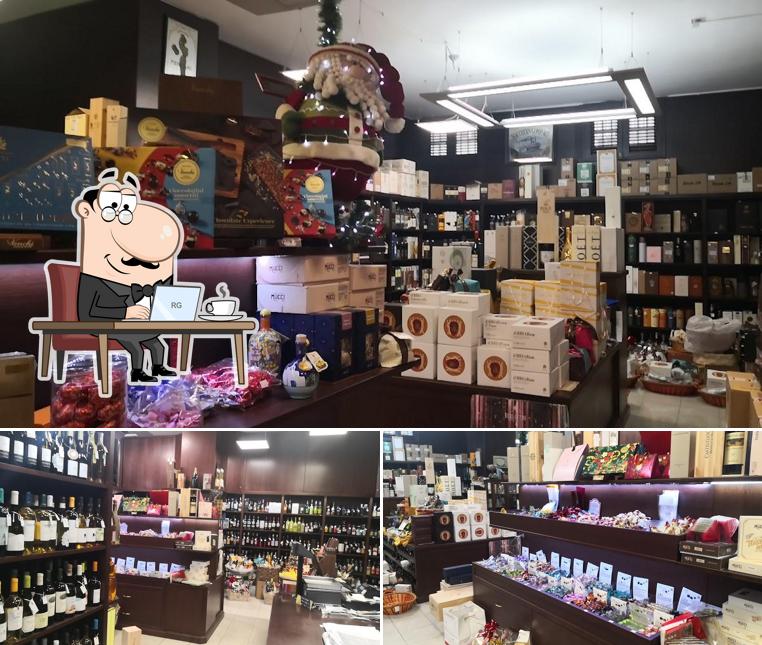 Siediti a un tavolo di Drinkshopstore snc