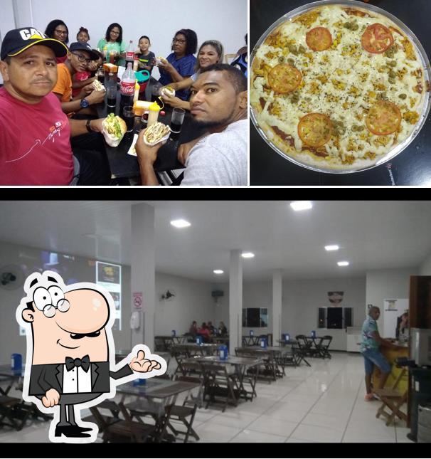 A imagem da interior e pizza a Tatal lanches e pizza