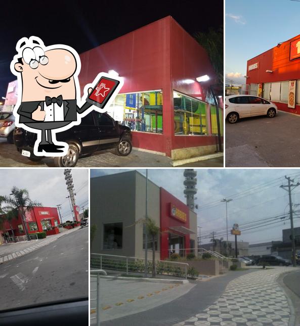 Desfrute da vista da área externa do Habibs