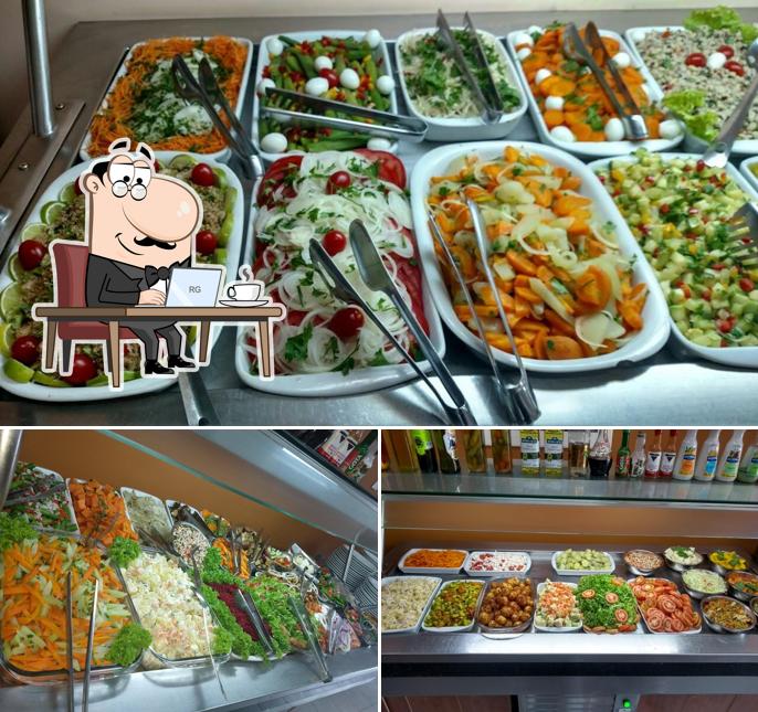 A imagem da interior e comida no Restaurante MasterChef Rios