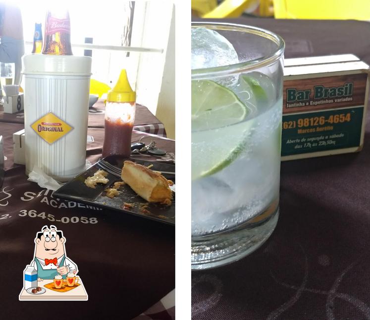 Desfrute de um drinque no Bar Brasil