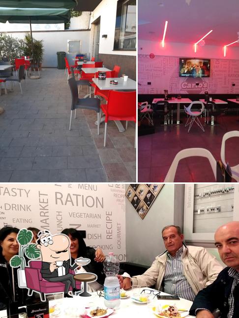 Gli interni di Carlo's Bar