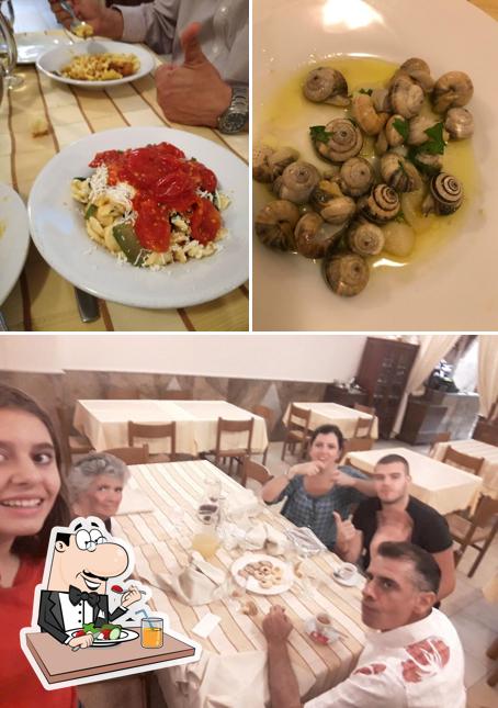 Questa è la foto che mostra la cibo e interni di Al Labirinto