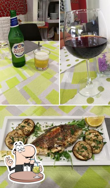 Gusto In Tavola si caratterizza per la bevanda e cittadini