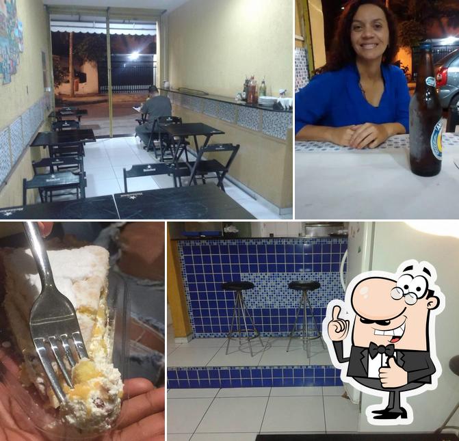 Look at this image of Café Hum