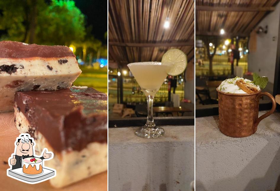 Bolos de cenoura em Wings Bar e Lanchonete