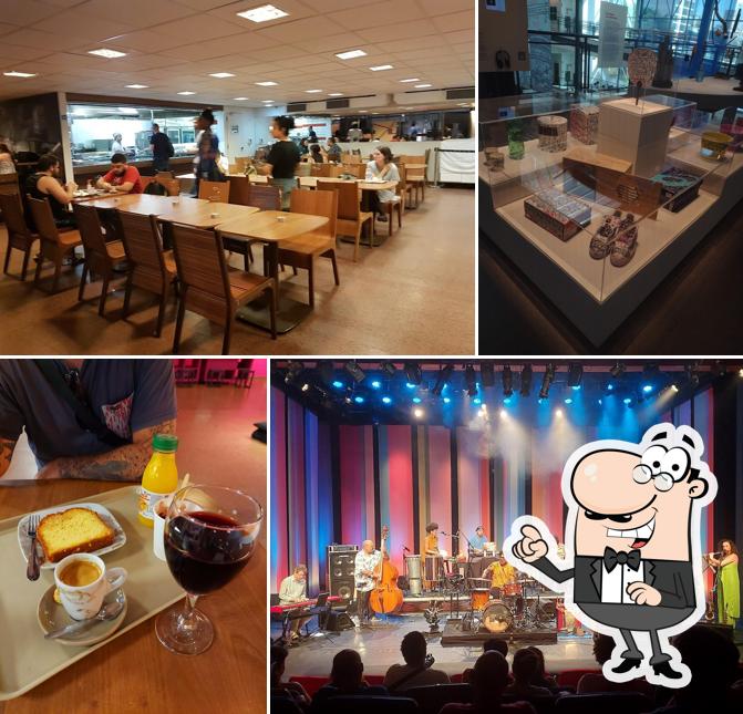 Sente em uma das mesas no Sesc Consolação