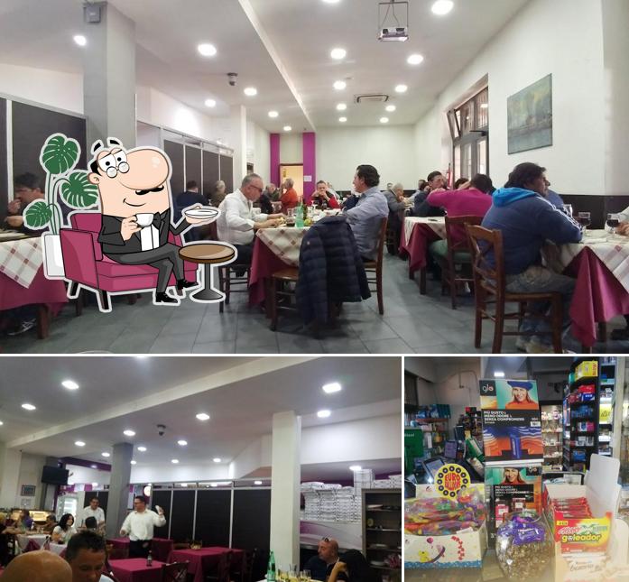 Siediti a un tavolo di Bar Flavia