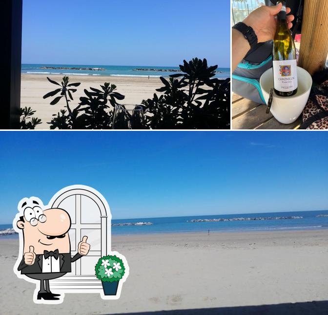 Questa è la immagine che presenta la esterno e vino di Cala Di Ponente