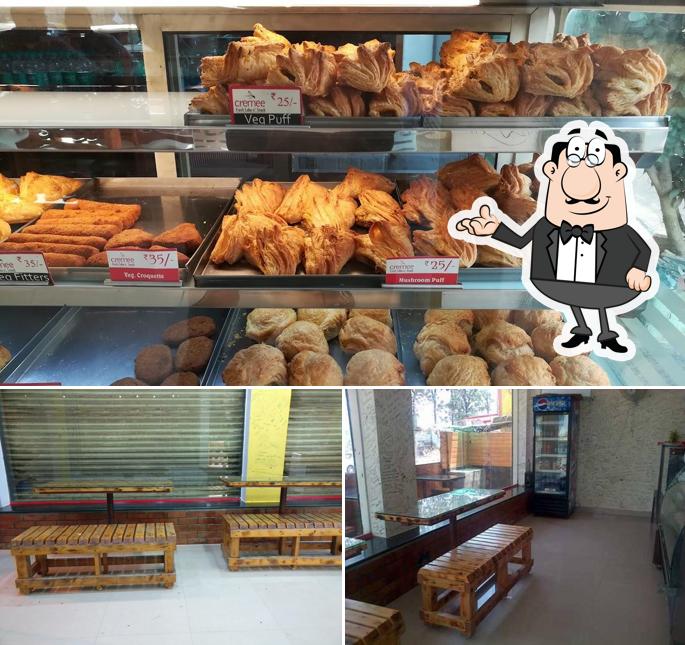 Check out how Cremeé Fresh Cake N Snacks looks inside