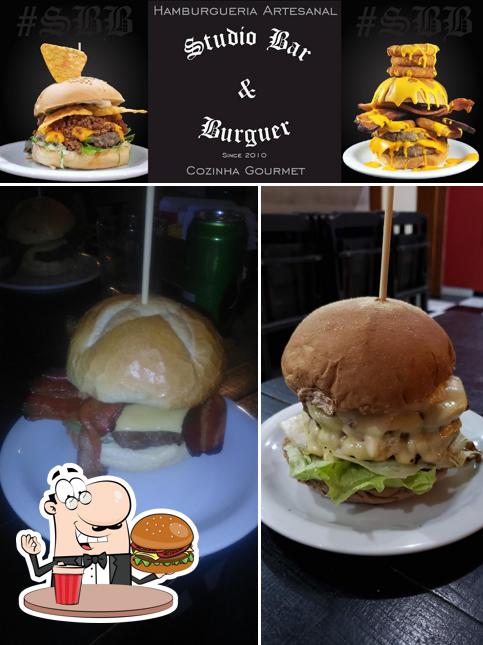 Studio Bar & Burguer serve uma seleção de opções para os amantes dos hambúrgueres