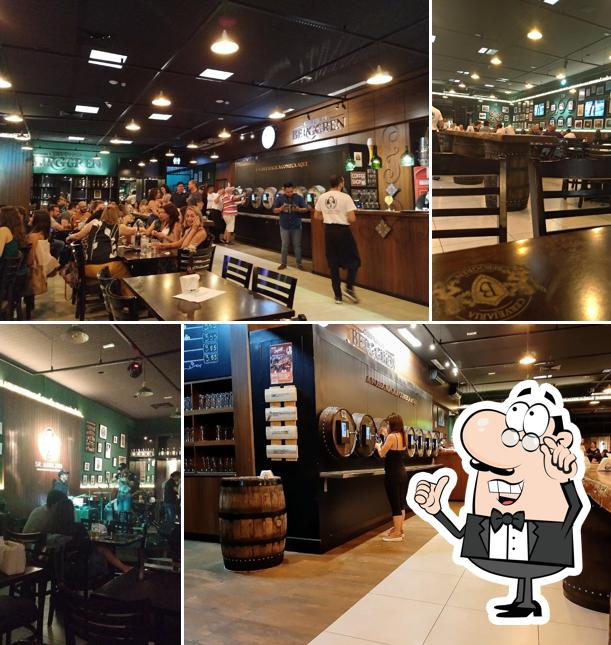 O interior do Sr. Adolpho Choperia e Conveniência