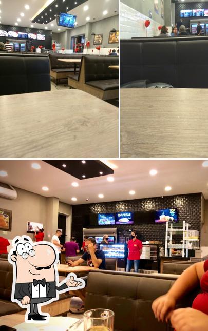 O interior do TOP PIZZARIA E ESFIHARIA COSMOPOLIS