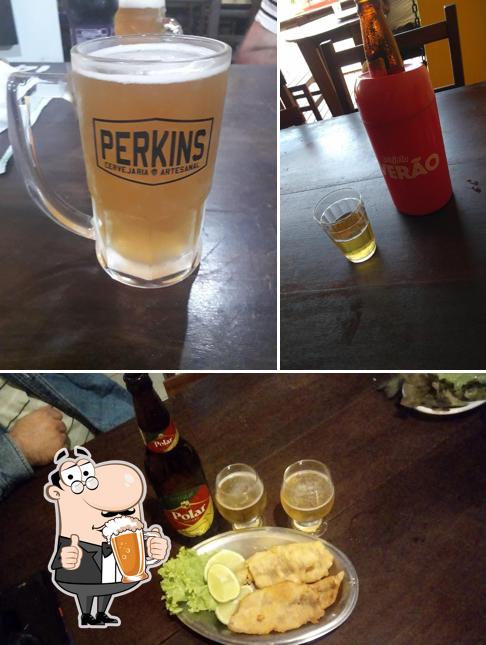 Você pode tomar um copo de cerveja leve ou escura