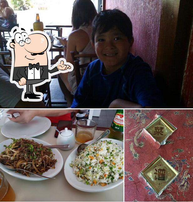 Sente em uma das mesas no Restaurante Careca 310 norte