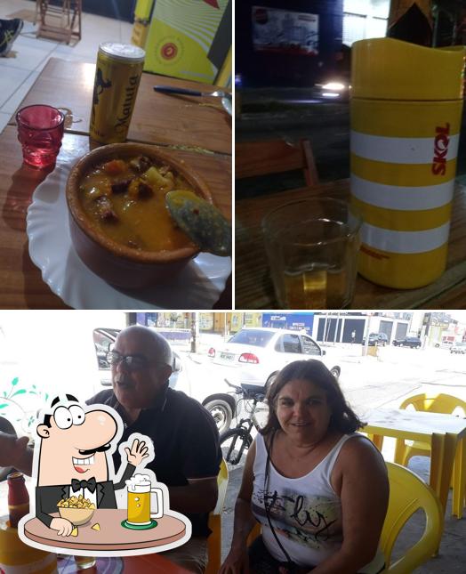 Você pode tomar um copo de cerveja leve ou escura