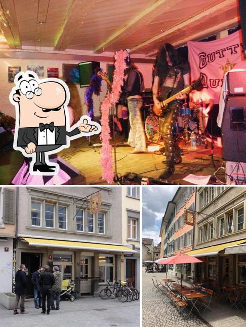 Siediti a un tavolo di Genossenschaft zum Widder