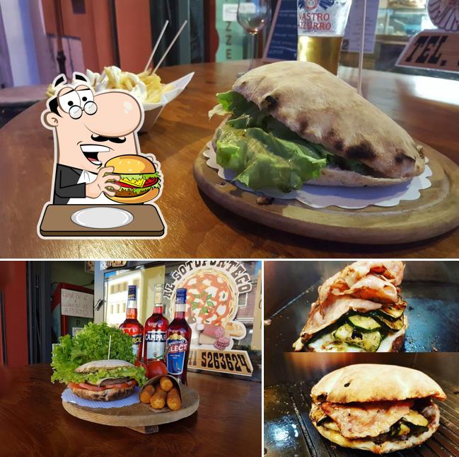 Ordina un hamburger a Pizzeria AL Sotoportego