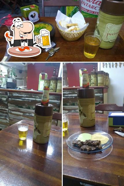 Peça um copo de cerveja leve ou escura