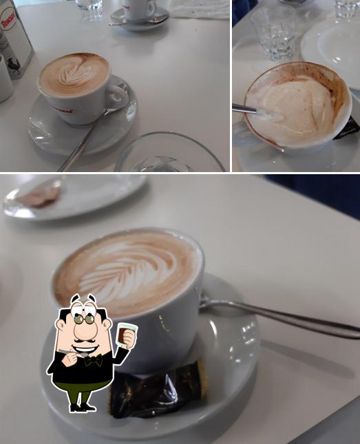 Goditi qualcosa da bere a Bar Il Circuito