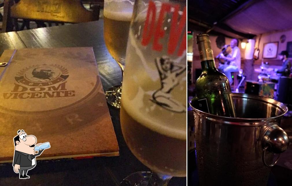 Tome uma bebida do menu