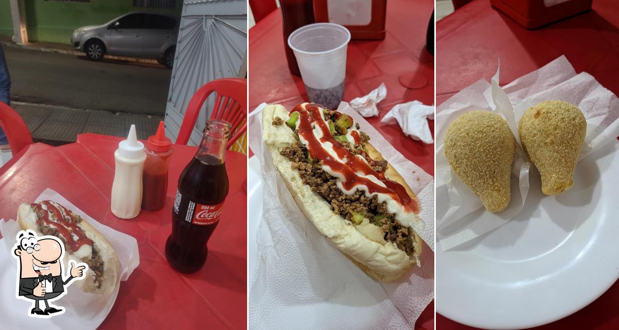 Look at the photo of Carlinhos Lanches