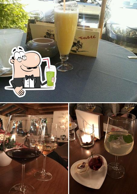 Goditi un drink a Tablé Café Patisserie Gelateria