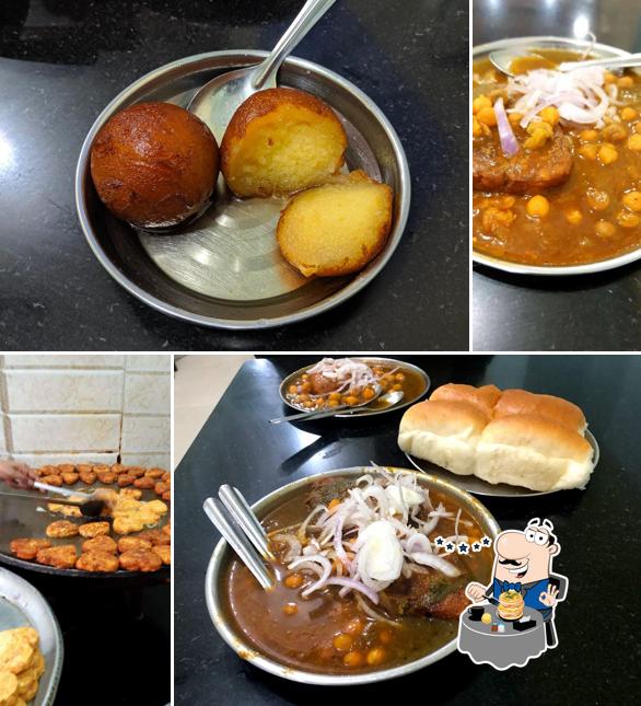 Food at Mahadev Patis wala