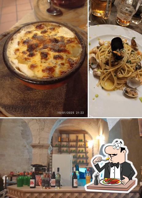 Al Pomodorino si caratterizza per la cibo e interni