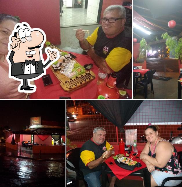 O interior do Rakki Sushi Express