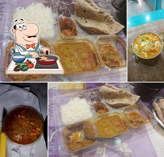 Chicken curry at Yash Kirti - Sweets & Restaurant