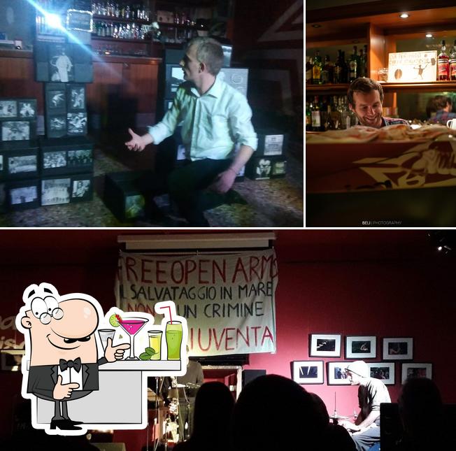 La foto di bancone da bar e interni da Circolo Arci Spazio Condiviso
