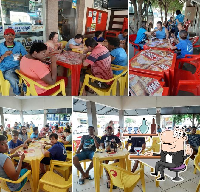 O interior do Sorveteria e Lanchonete Disney