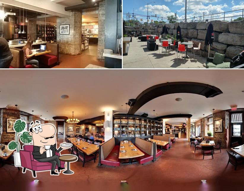 Découvrez l'intérieur de Johnny Rocco's Italian Grill