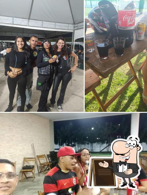 A exterior e bebida do restaurante