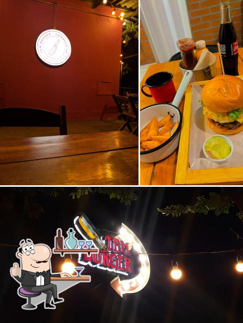 O interior do Tem Burger