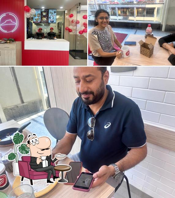 Check out how Pizza Hut Kharar, Sahibzada Ajit Singh Nagar looks inside