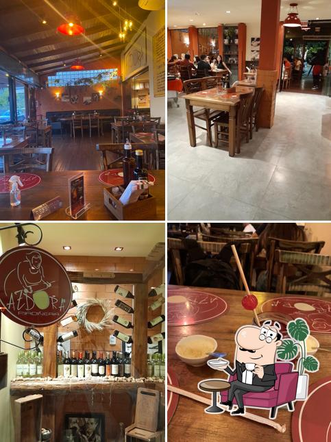 Sente em uma das mesas no Azdora Piadineria Itajaí