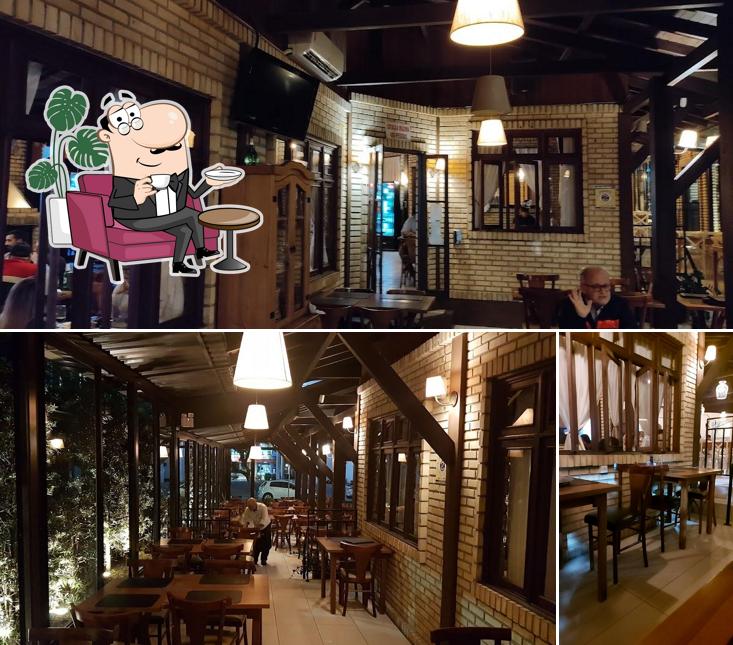 O interior do Caçula Bar e Restaurante