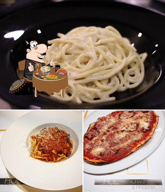 Spaghetti alla carbonara e spaghetti alla bolognese al Rue Restaurant Roma