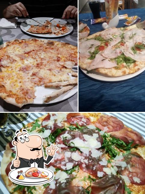A Ristorante Pizzeria Vespucci, puoi assaggiare una bella pizza