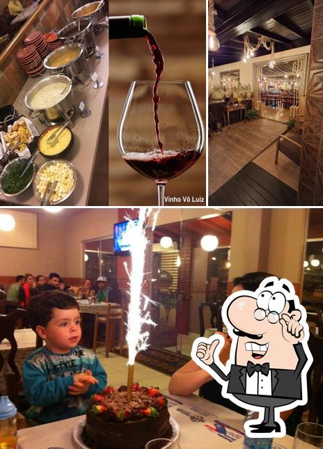 A foto do Meurerlohn Restaurante’s interior e vinho