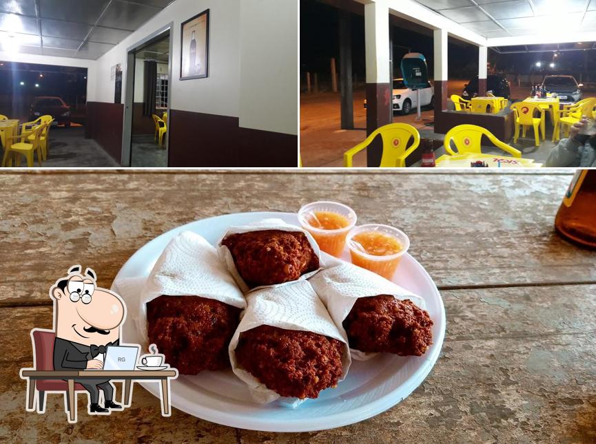 Entre diversos coisas, interior e eu no podem ser encontrados no Bar do Elcio do Bolinho LTDA