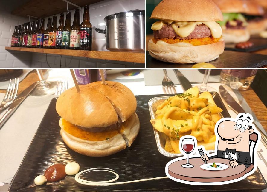 Tra le diverse cose da theLab - MILANO - Unconventional Burger Experience si possono trovare la cibo e birra
