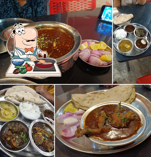 Chicken curry at VARHADI SAOJI