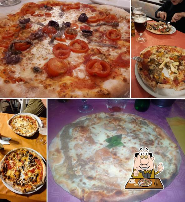 Scegli una pizza a PIZZERIA LA TORRE